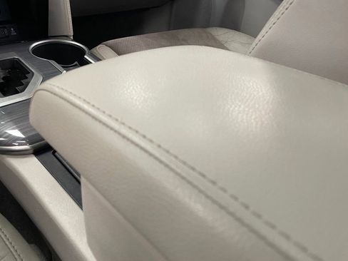 Used 2012 Toyota Camry XLE w/ Leather Pkg image 28