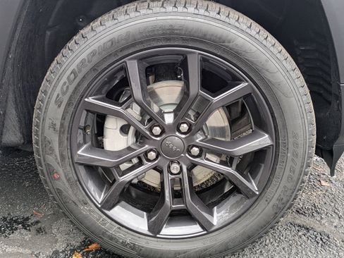 New 2025 Jeep Grand Cherokee Limited image 11