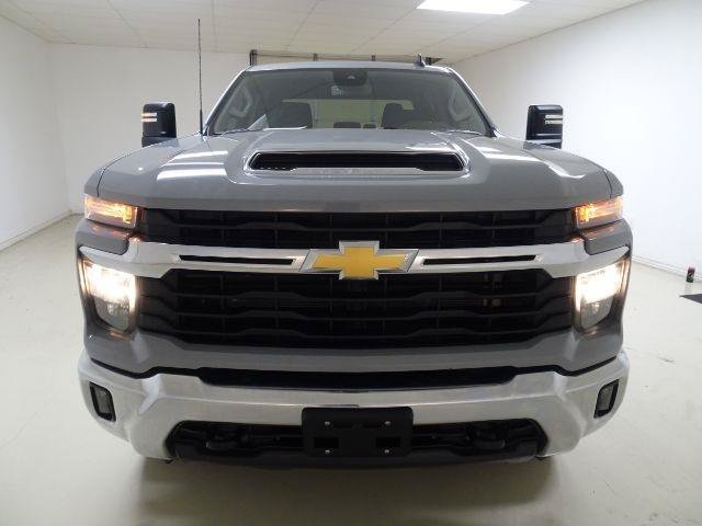 Used 2024 Chevrolet Silverado 2500 LT w/ Convenience Package AWD/4WD image 2