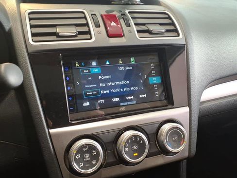 Used 2017 Subaru Crosstrek 2.0i Premium w/ Moonroof Package image 9