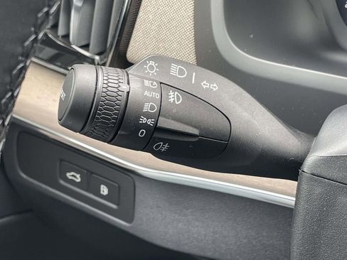 New 2026 Volvo XC90 T8 Plus w/ Protection Package Premier AWD/4WD image 12
