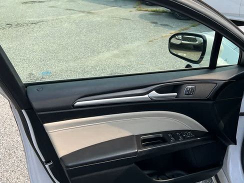 Used 2017 Ford Fusion Titanium FWD image 7