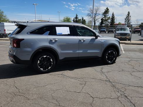 Used 2025 Kia Sorento S AWD/4WD image 15