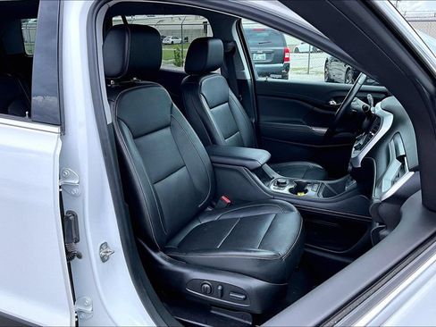Used 2022 GMC Acadia SLT w/ Technology Package FWD image 9