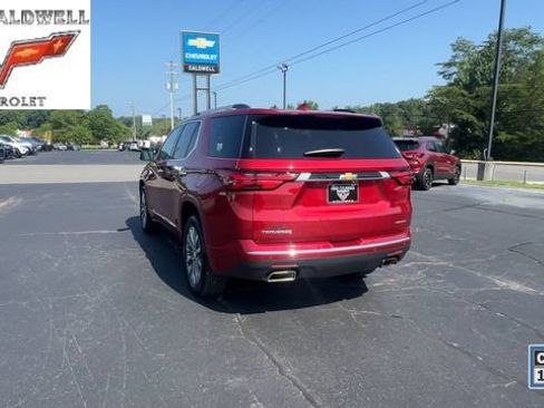 Used 2023 Chevrolet Traverse Premier FWD image 7