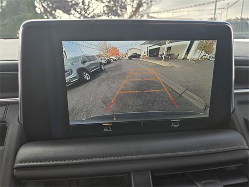 Used 2023 Chevrolet Suburban LT image 12