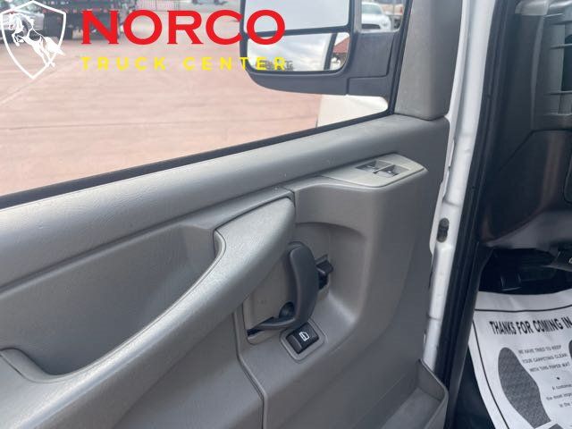 Used 2014 Chevrolet Express 2500 RWD image 15