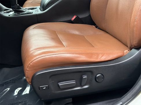 Used 2018 Toyota Highlander Limited image 16