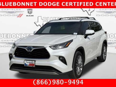 Used 2023 Toyota Highlander Platinum FWD image 1