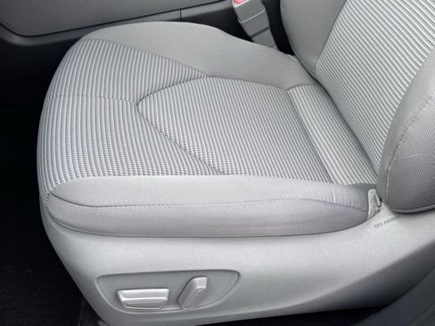 Used 2023 Toyota Highlander LE image 12