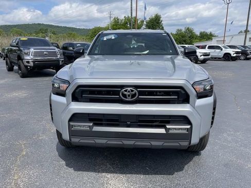 Used 2025 Toyota 4Runner SR5 AWD/4WD image 13