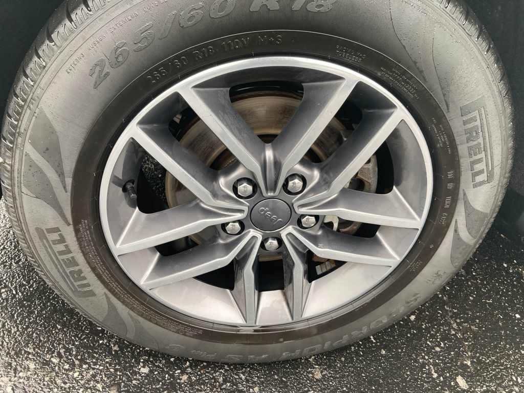 Used 2020 Jeep Grand Cherokee Limited AWD/4WD image 34