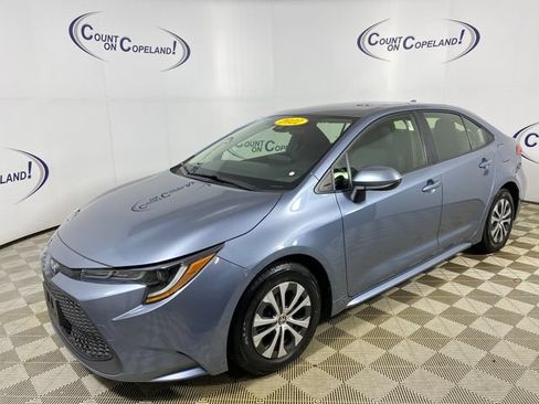 Certified 2022 Toyota Corolla LE FWD image 3