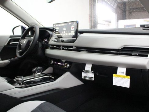 New 2026 Mitsubishi Outlander SE image 17