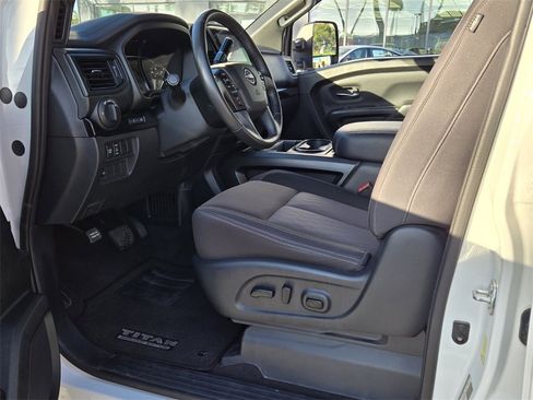 Used 2024 Nissan Titan SV w/ SV Convenience Package image 13