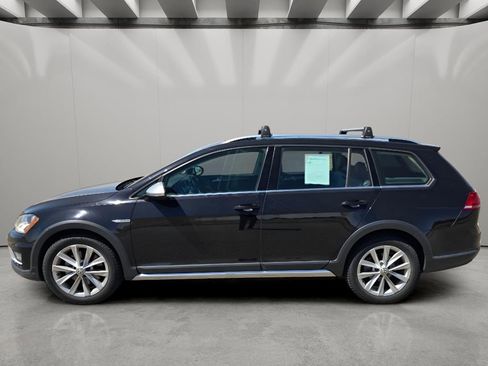 Used 2017 Volkswagen Golf Alltrack SE image 2