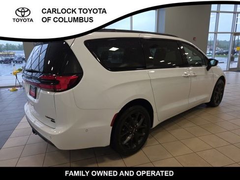 Used 2023 Chrysler Pacifica Limited w/ Uconnect Theater Family Group AWD/4WD image 7