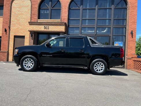 Used 2011 Chevrolet Avalanche LT AWD/4WD image 4