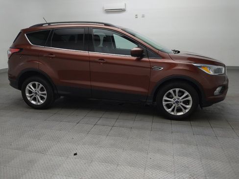 Used 2018 Ford Escape SE w/ SE Sync 3 Package FWD image 11