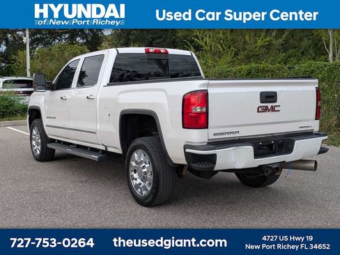 Used 2018 GMC Sierra 2500 Denali w/ Duramax Plus Package AWD/4WD image 3
