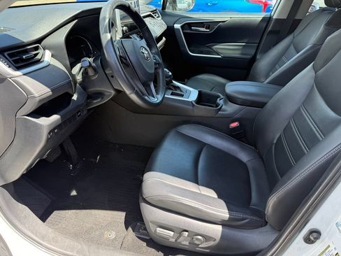 Used 2023 Toyota RAV4 XLE Premium FWD image 3