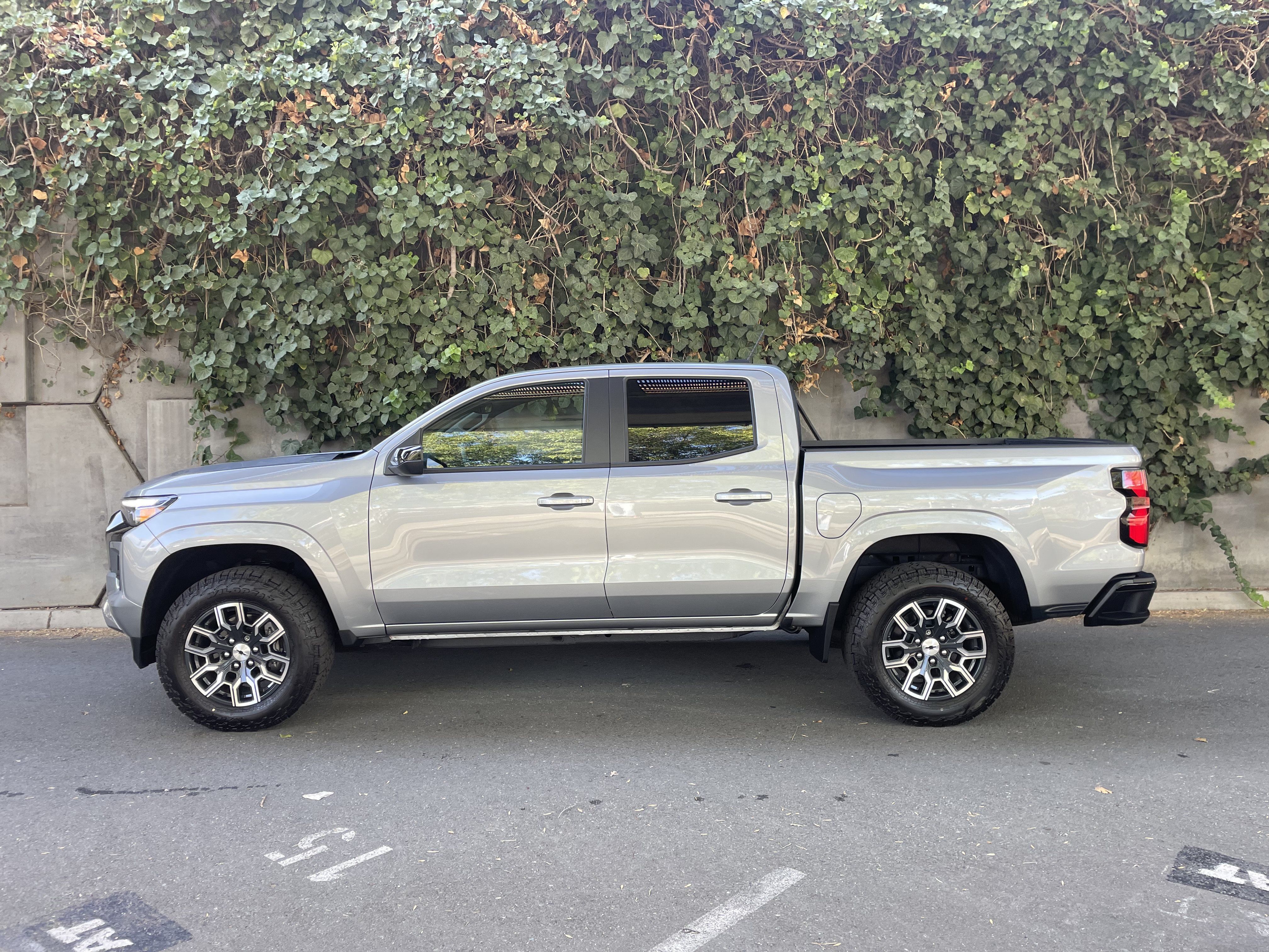Used 2026 Chevrolet Colorado Z71 AWD/4WD image 1