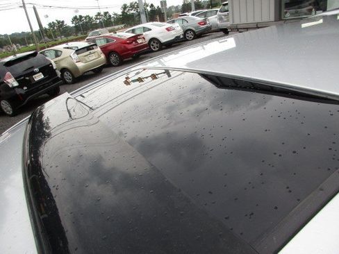 Used 2005 MAZDA MAZDA3 s w/ Moonroof & 6-CD Pkg FWD image 10
