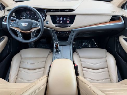 Used 2018 Cadillac XT5 Platinum AWD/4WD image 16