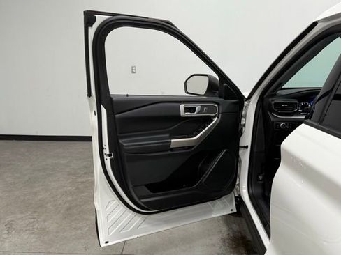 Used 2023 Ford Explorer XLT w/ Equipment Group 202A image 13