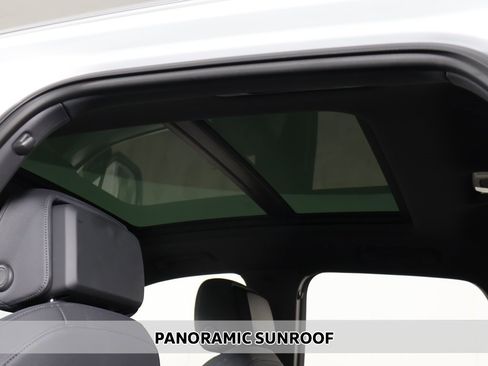 Used 2025 Audi Q3 2.0T Premium image 3