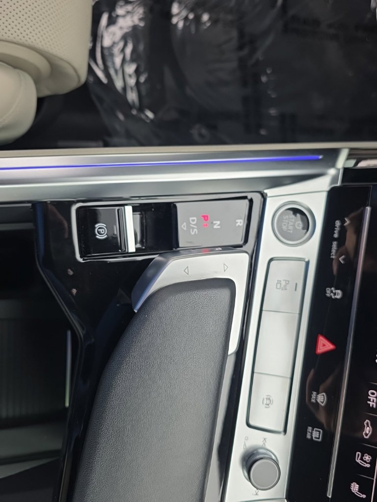 Used 2023 Audi e-tron Prestige w/ Prestige Package AWD/4WD image 19