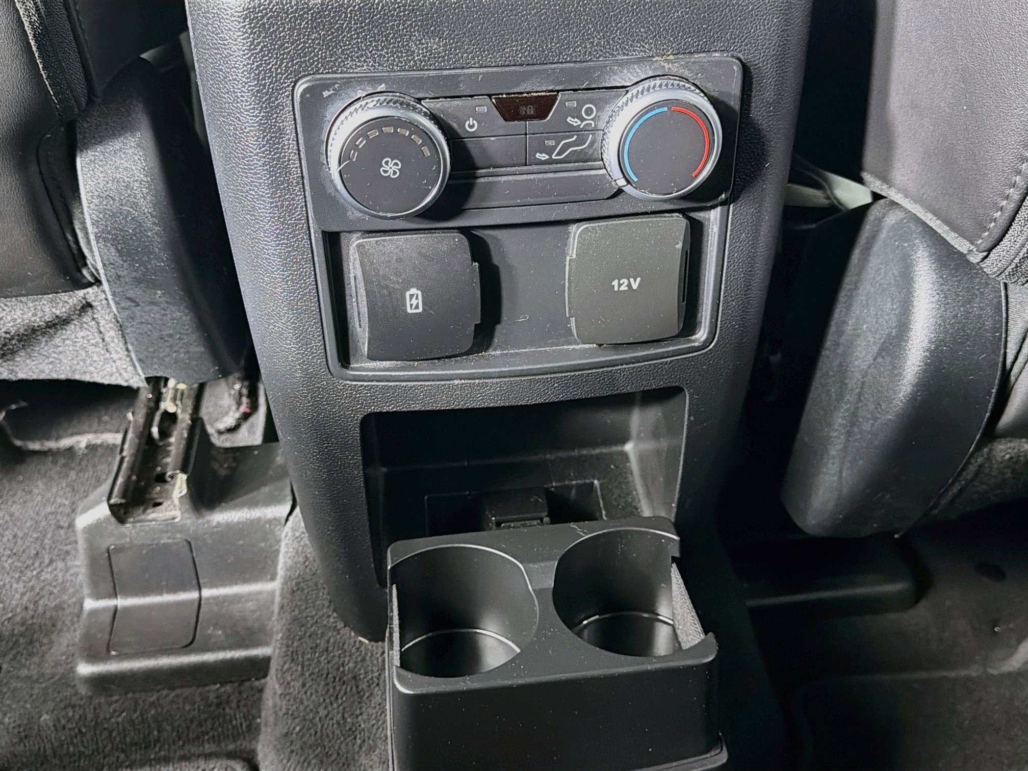 Used 2022 Ford Explorer XLT w/ Equipment Group 202A RWD image 26