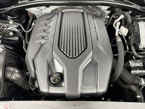 Used 2023 Porsche Macan AWD/4WD image 36