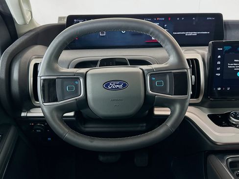 Used 2025 Ford Expedition Active AWD/4WD image 18