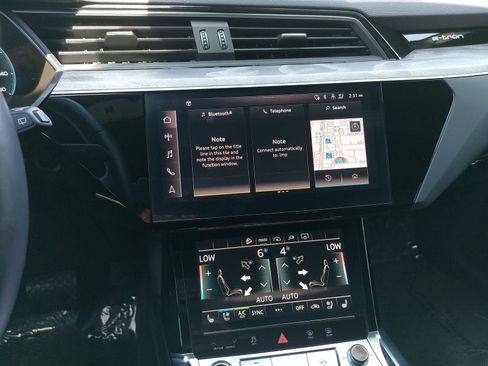 Used 2023 Audi e-tron Premium Plus w/ Premium Plus Package AWD/4WD image 20