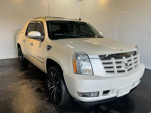 Used 2011 Cadillac Escalade EXT Premium AWD/4WD image 3