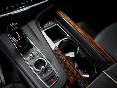 Used 2024 Cadillac Escalade Luxury RWD image 19