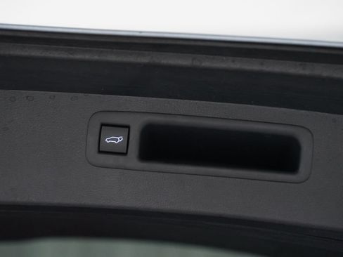Used 2022 Toyota Highlander XLE FWD image 35