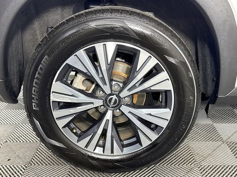 Used 2022 Nissan Rogue SV FWD image 32