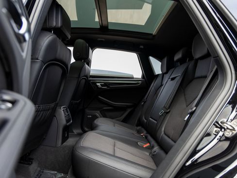 Certified 2025 Porsche Macan image 39