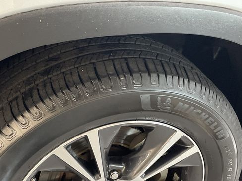 Used 2018 Toyota Highlander LE image 12