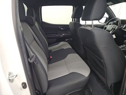 Certified 2023 Toyota Tacoma TRD Off-Road image 32