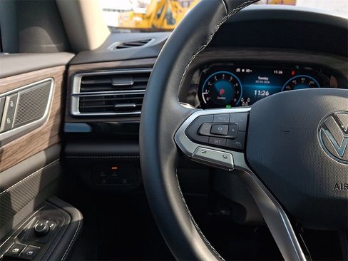 Certified 2025 Volkswagen Atlas SEL image 21