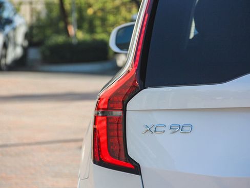 Used 2025 Volvo XC90 B5 Plus image 7