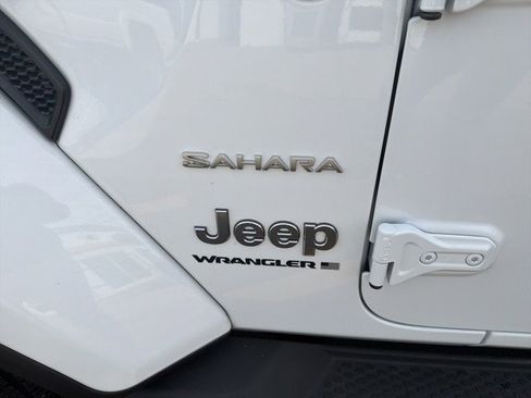 Used 2024 Jeep Wrangler Sahara image 7