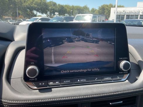 Used 2025 Nissan Rogue SV FWD image 30