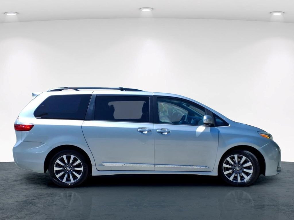 Used 2020 Toyota Sienna Limited Premium FWD image 5