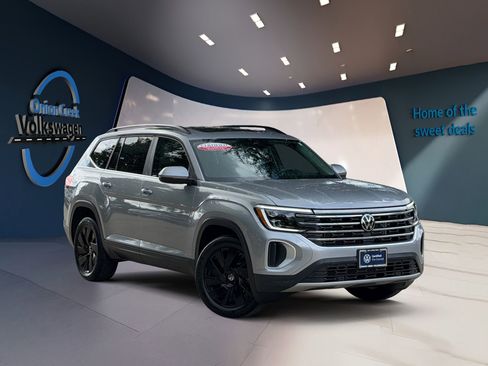 Certified 2026 Volkswagen Atlas SE FWD image 1