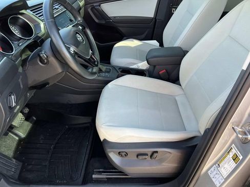 Used 2020 Volkswagen Tiguan SE w/ Panoramic Sunroof Package FWD image 18