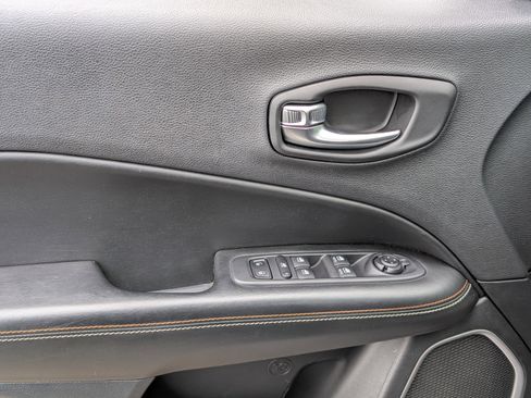 Used 2020 Jeep Compass Latitude w/ Popular Equipment Group FWD image 16